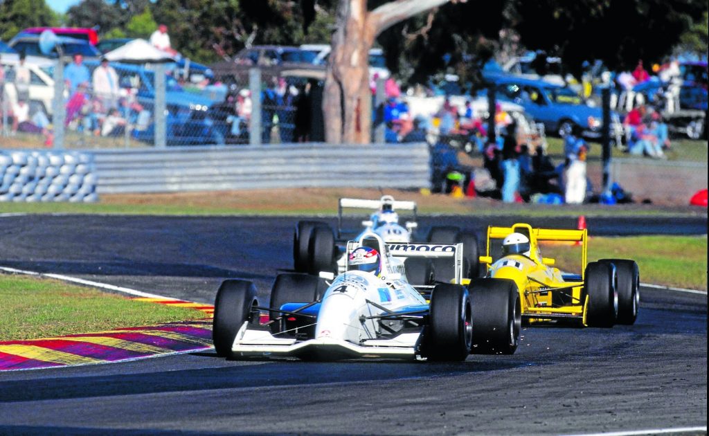 Bruce Williams Reynard 92D leads Indy Champion Scott Dixon Sandown round of the 1997 Gold Star Championship